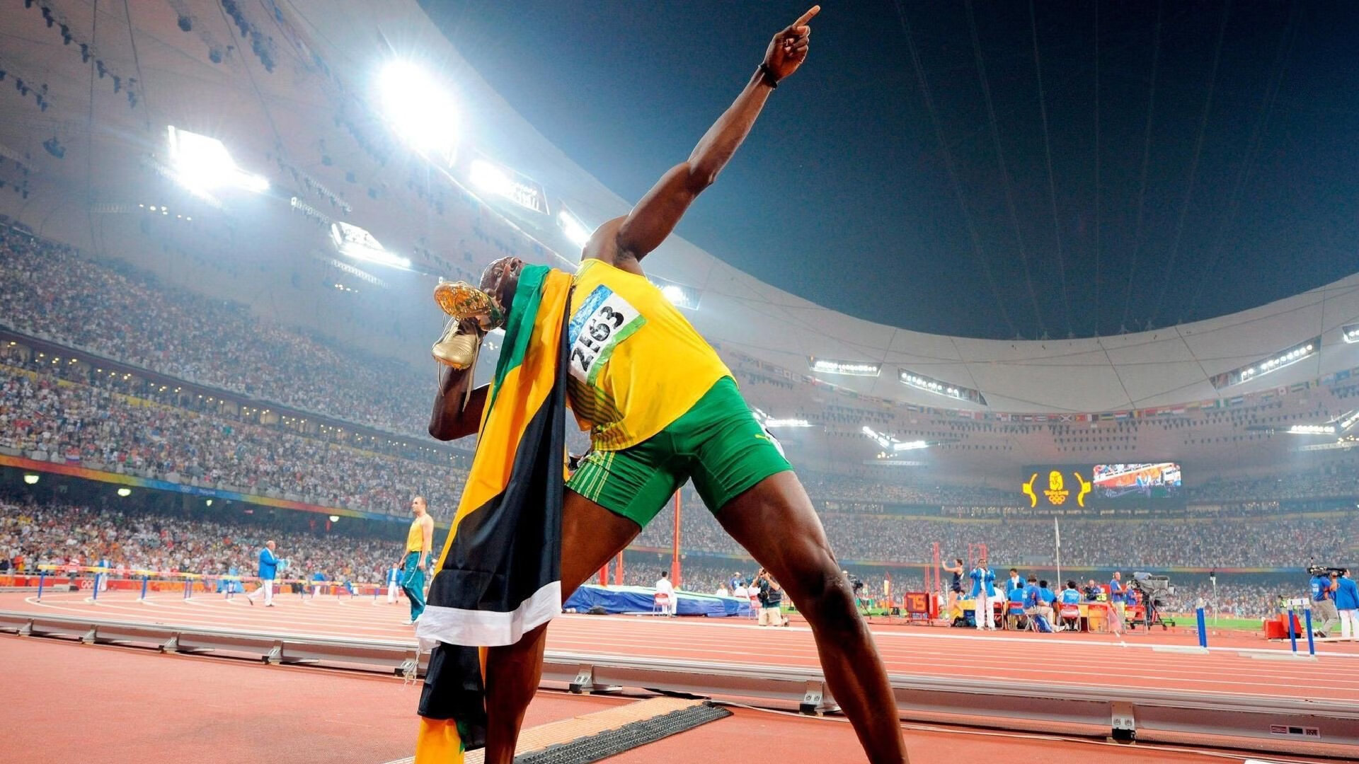 弗兰:他以高强度的防守和快速的反击能力为全黑队的进攻创造空间