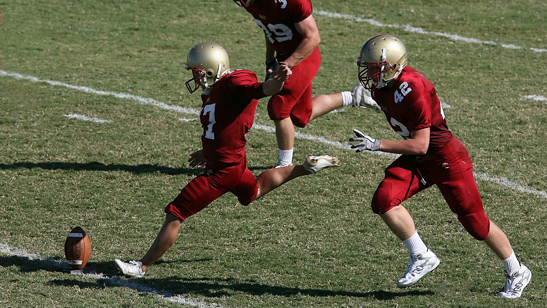 电竞粉丝社区活跃，线下聚会频繁举行，电竞粉是什么意思