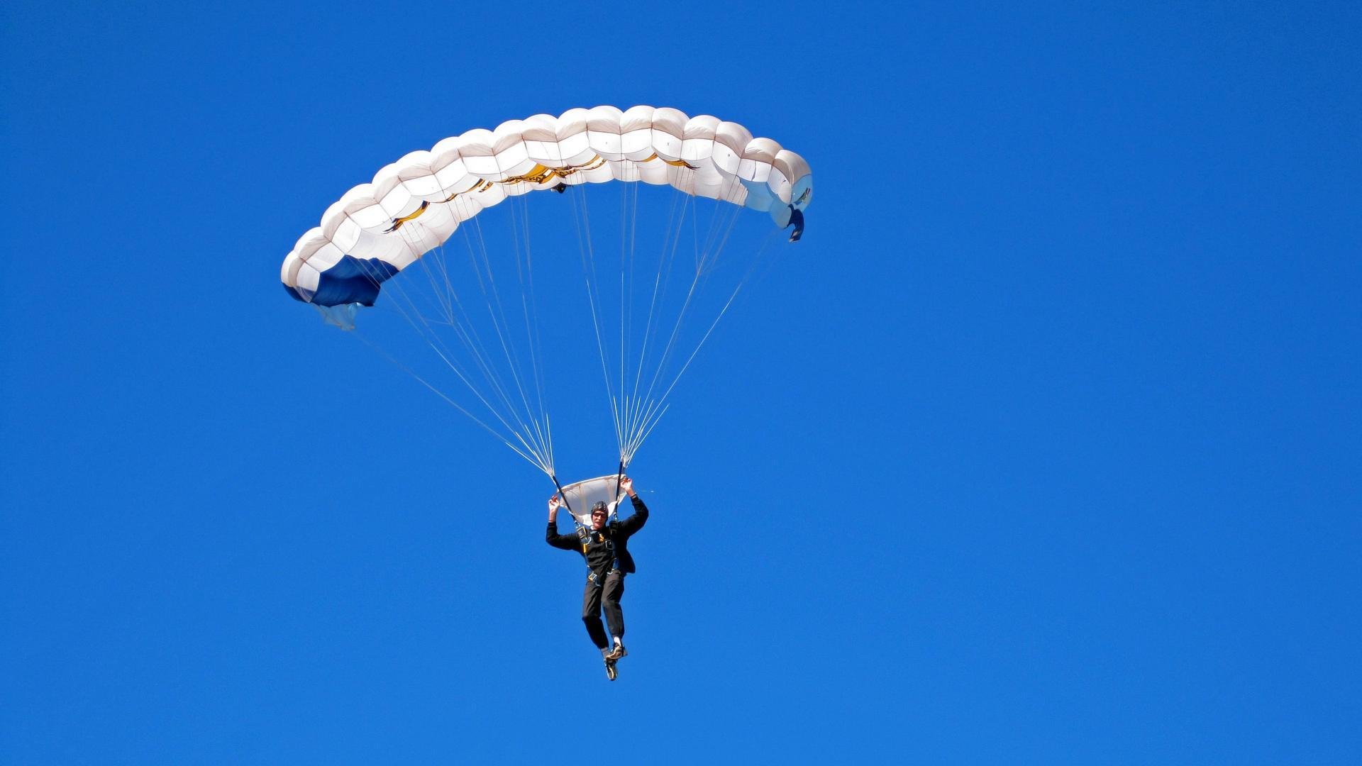穿越荒漠:WRC沙漠赛段的火热激战,沙漠穿越车辆